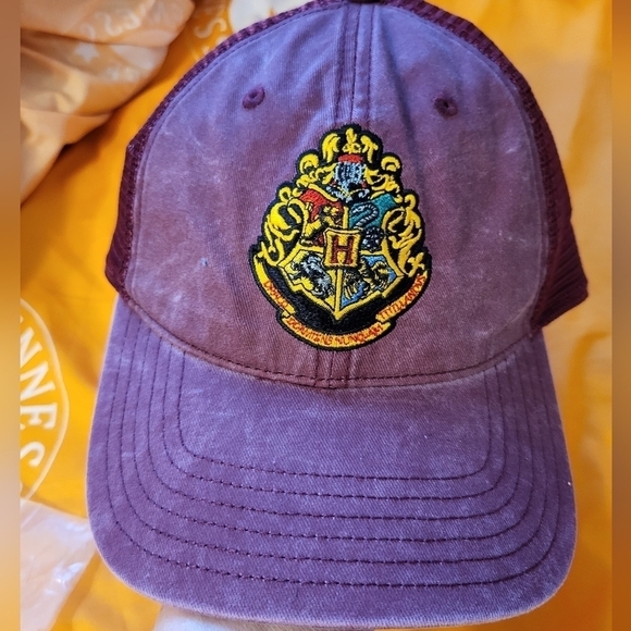 NWT Harry Potter Hogwarts Cap , adjustable adult trucker hat - Picture 16 of 16